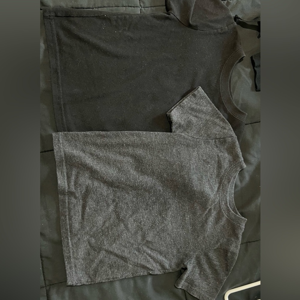 Basic tees - Picture 2 of 2